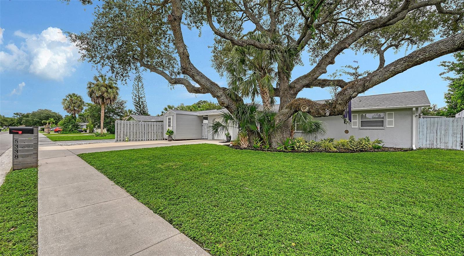 5338 Foxwood Dr, Sarasota, FL 34232 — photo 3 of 36