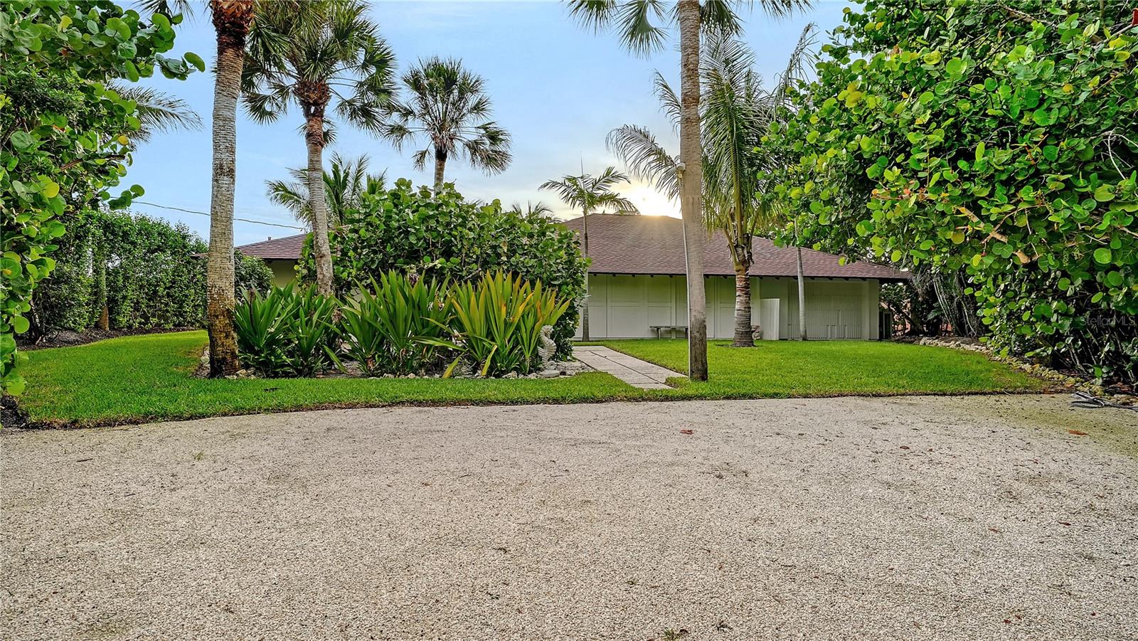 2417 Casey Key Rd, Nokomis, FL 34275 — photo 5 of 25