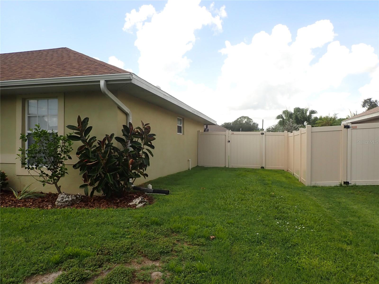 3137 Cincinnati St, North Port, FL 34286 — photo 5 of 88