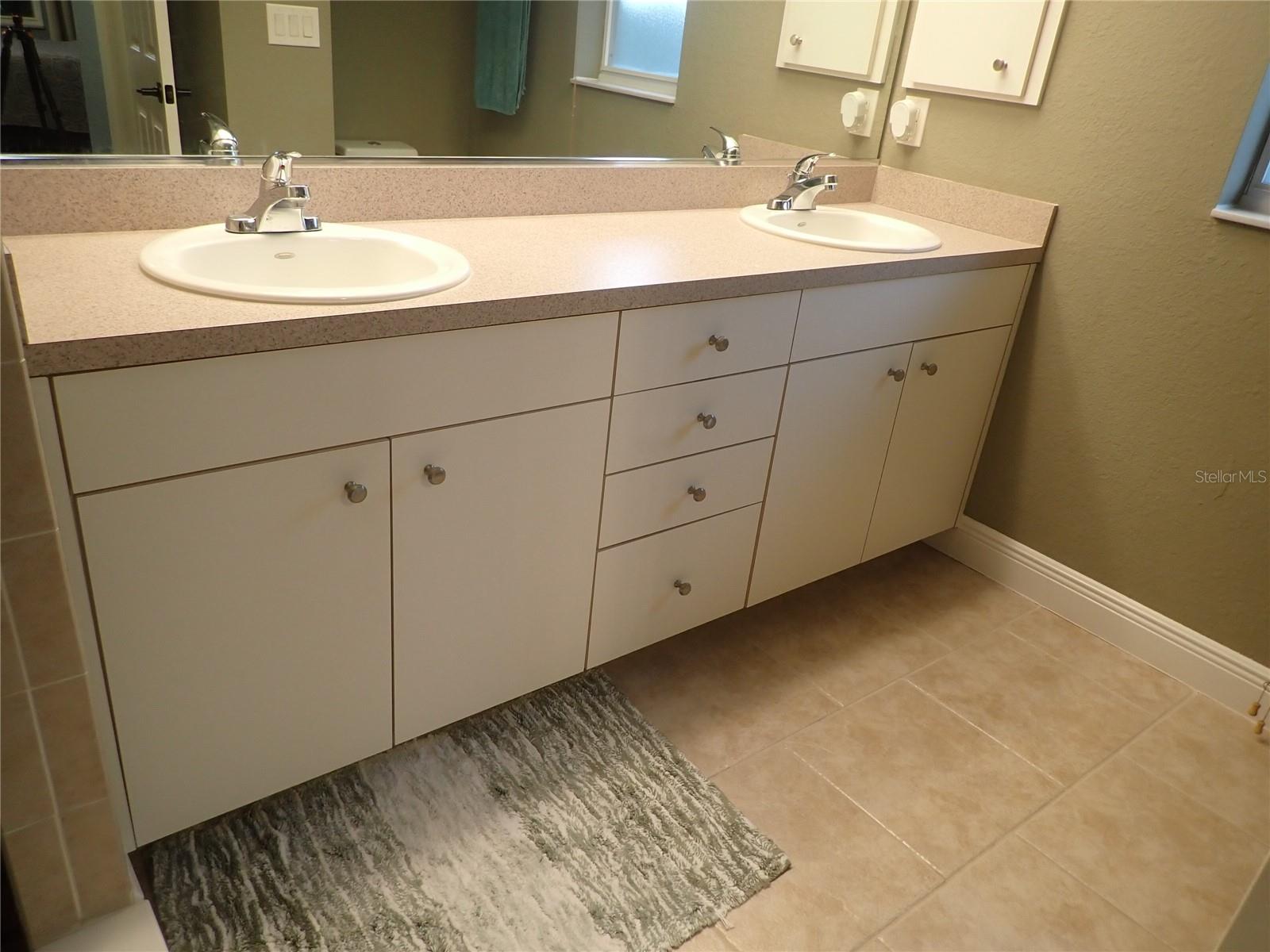 Primary en-suite