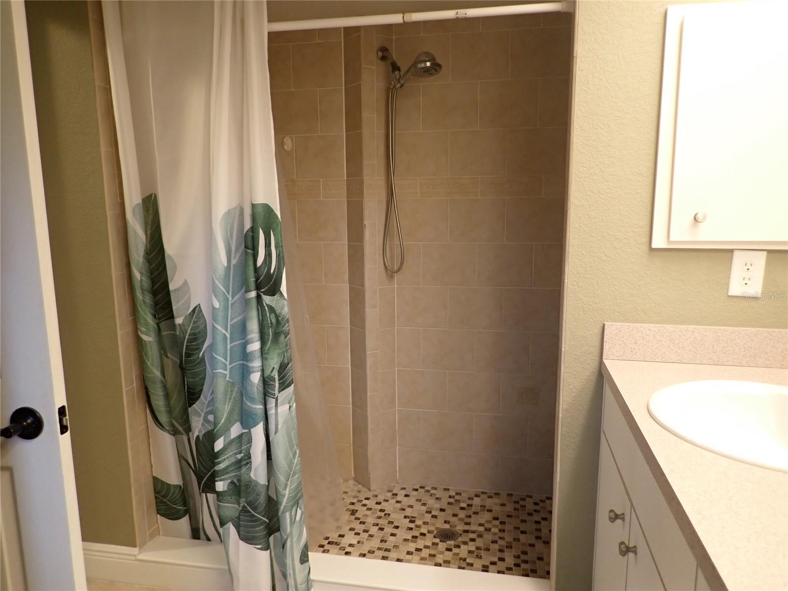 Primary en-suite