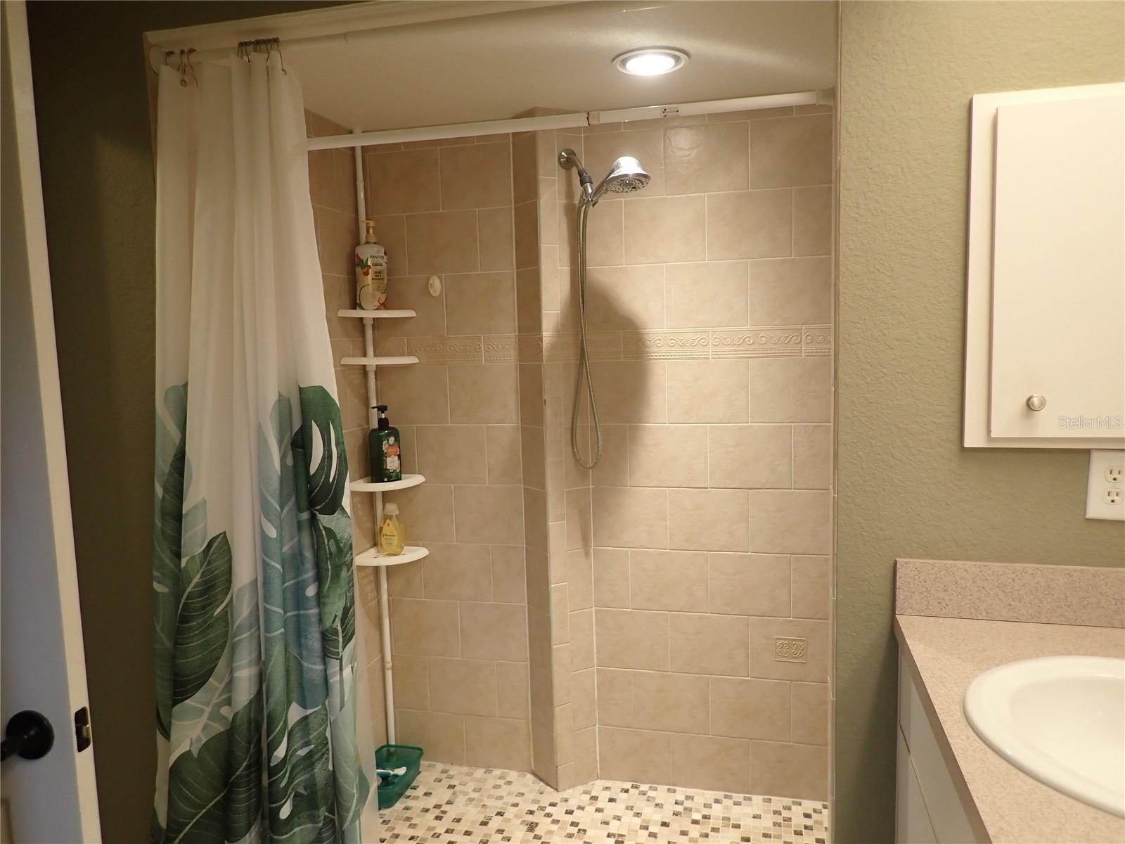 Primary en-suite