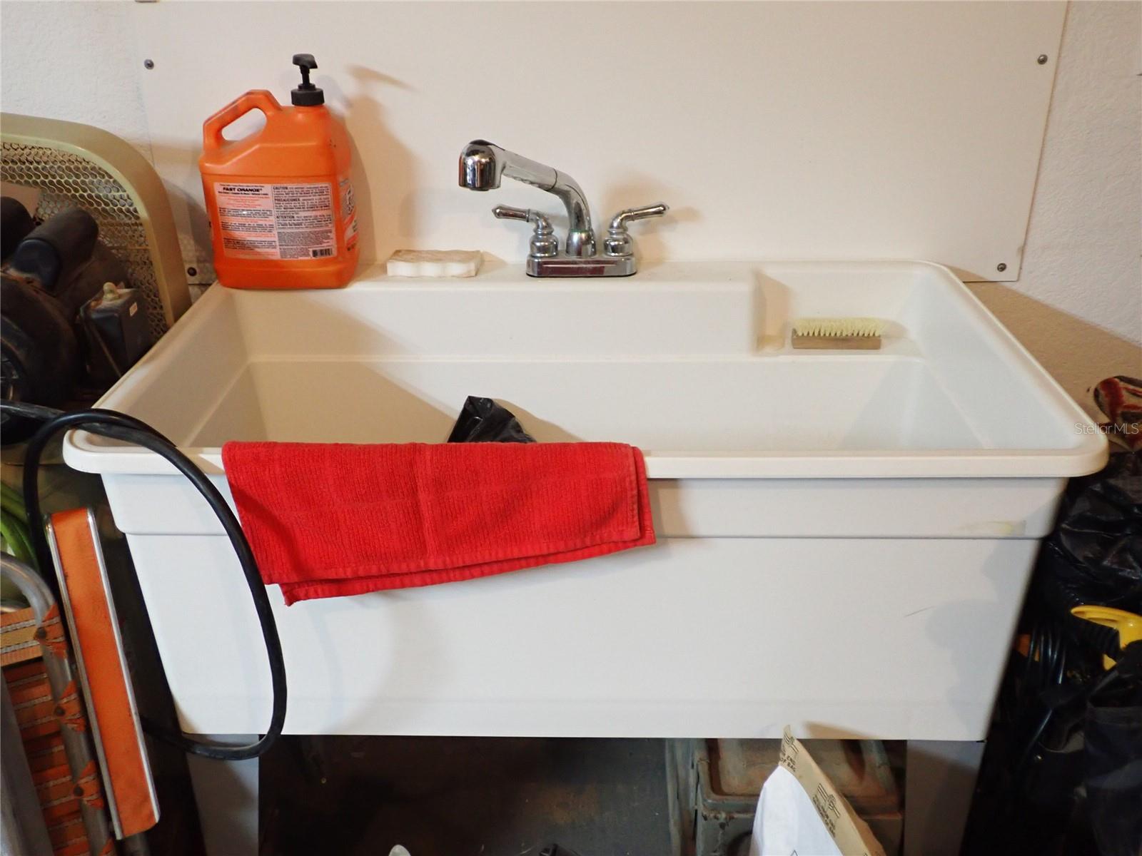 Garage washtub