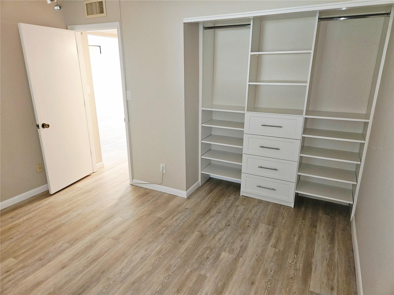 1650 Pine Tree Ln #204, Sarasota, FL 34236 — photo 18 of 40